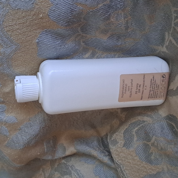 New Clinique Superbalanced Foundation Ivory 6.7 fl ounce - Picture 2 of 4